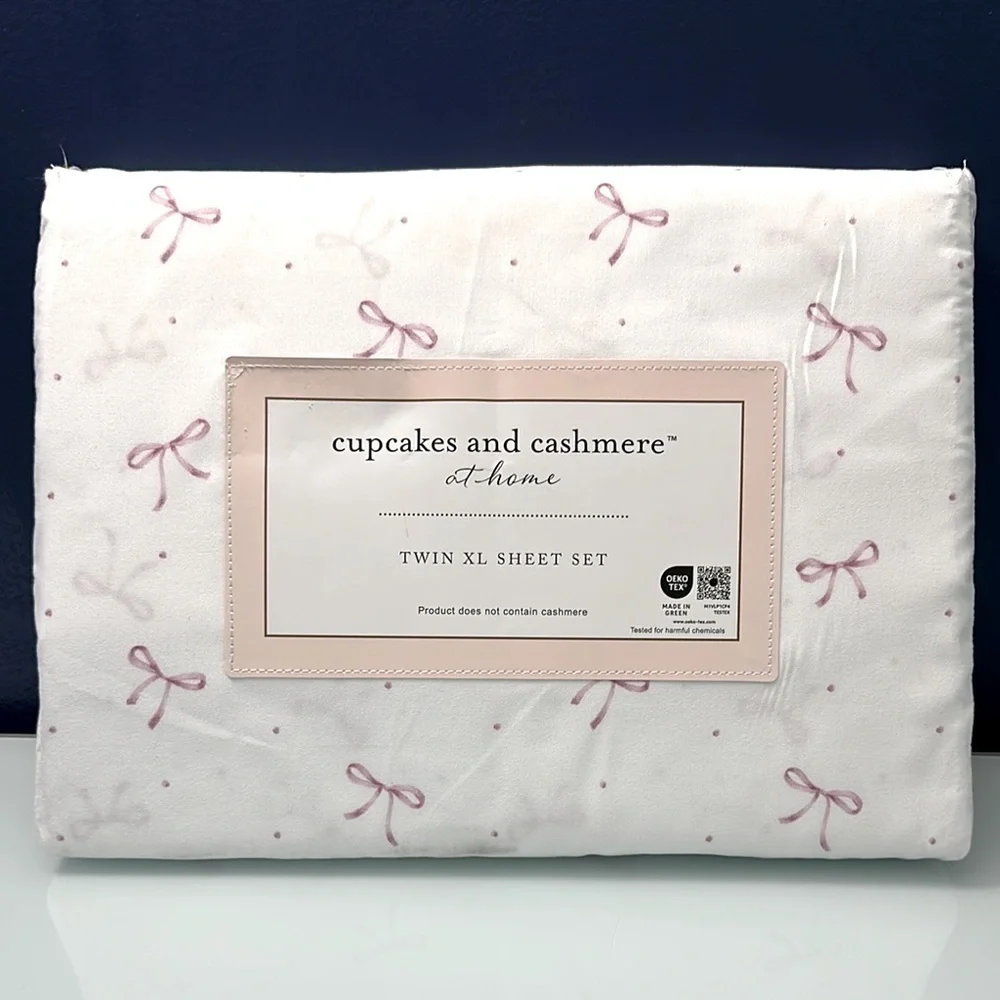NWT Cupcakes and Cashmere Pink Bow Sheets